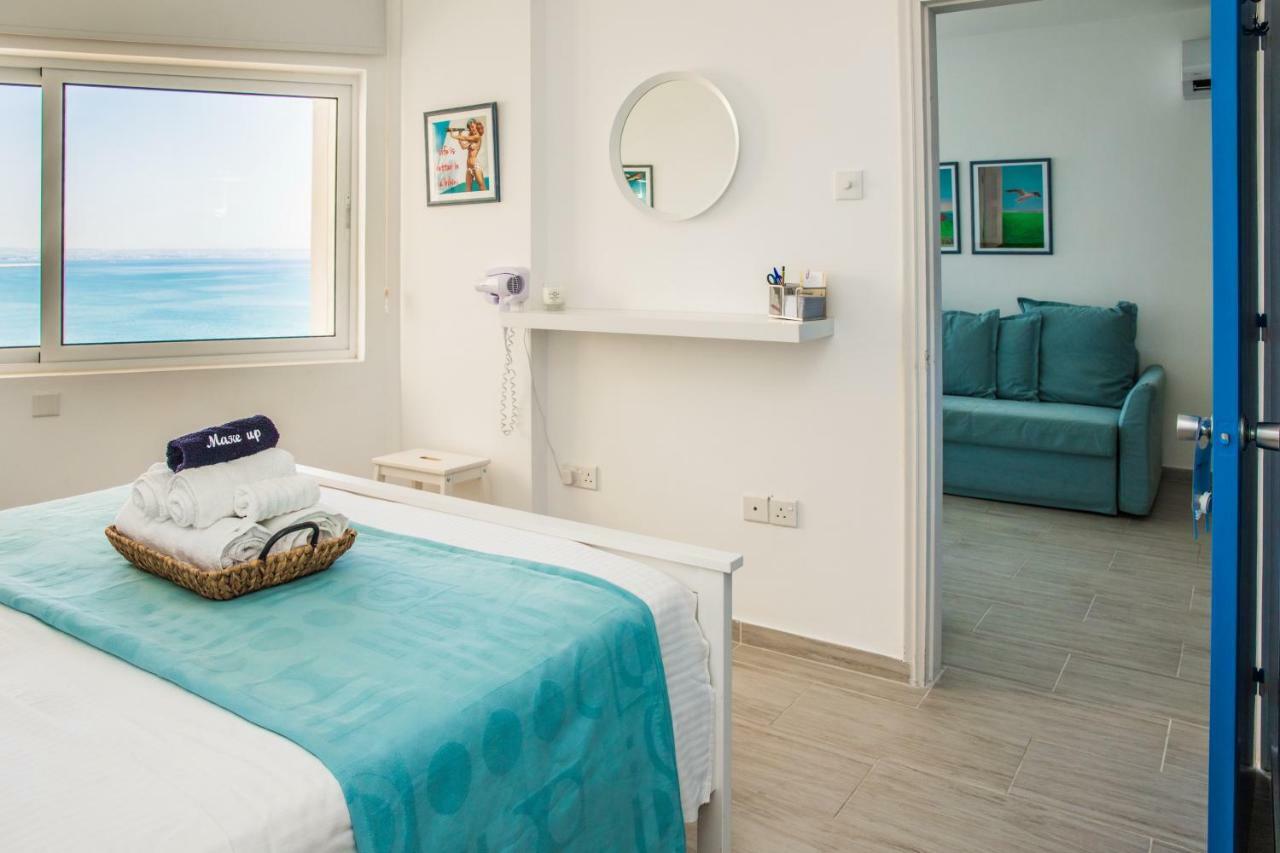 Beachfront Skyline Retreat 1Br Pool Central Larnaca Extérieur photo