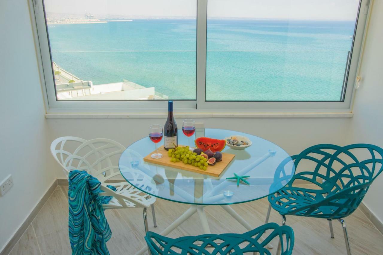 Beachfront Skyline Retreat 1Br Pool Central Larnaca Extérieur photo